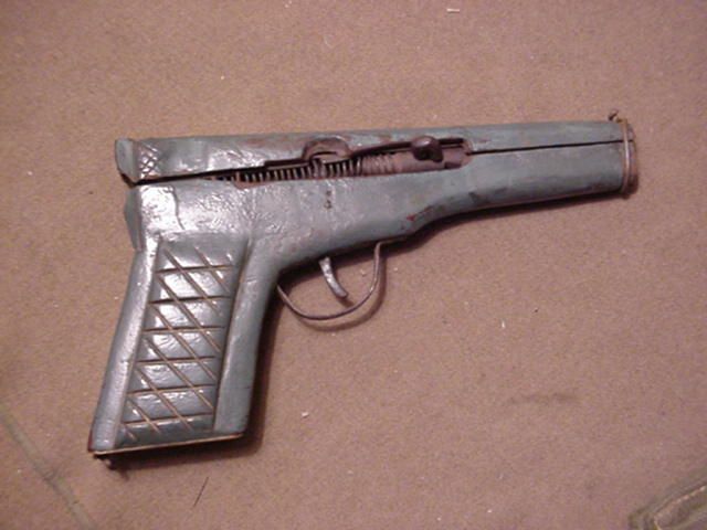 [](https://www.reddit.com/r/ForgottenWeapons/comments/qygi2b/insanely_crude_m1911_bootleg_made_in_vietcong/)